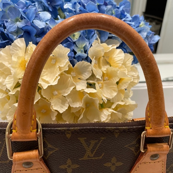 SOLD - Louis Vuitton Alma Bb Authentic - Picture 4 of 15